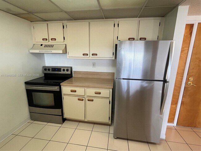 Building Photo - 7601 E Treasure Dr