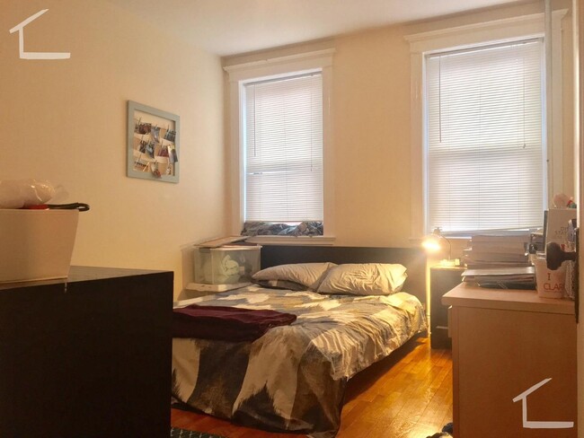 Building Photo - Large Fully Renovated Unit On Cleveland Ci...