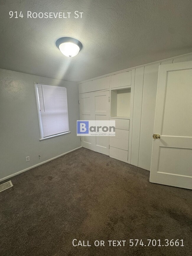 Building Photo - 914 Roosevelt St