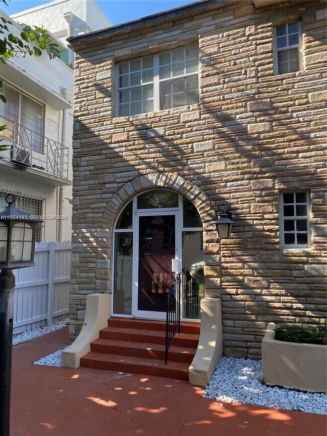 Building Photo - 828 Pennsylvania Ave