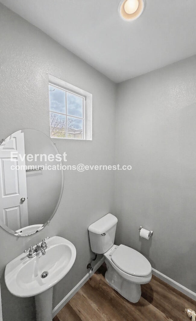 Building Photo - 1090 Azalea Ln