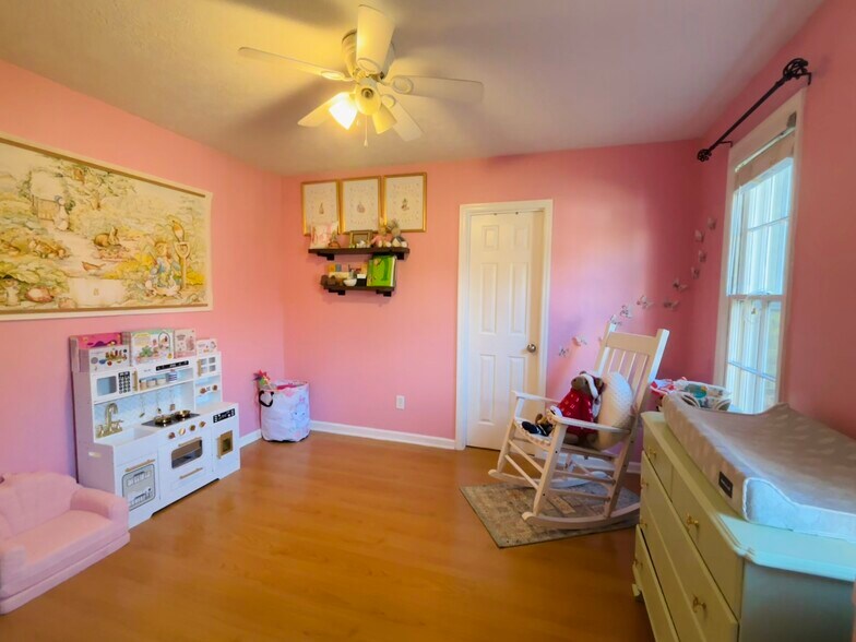 Building Photo - 904 Beresford Ct