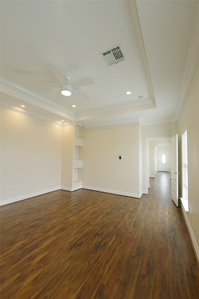 Building Photo - 1013 10th St