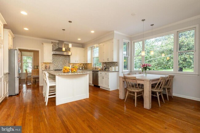 Building Photo - 8809 Saunders Ln