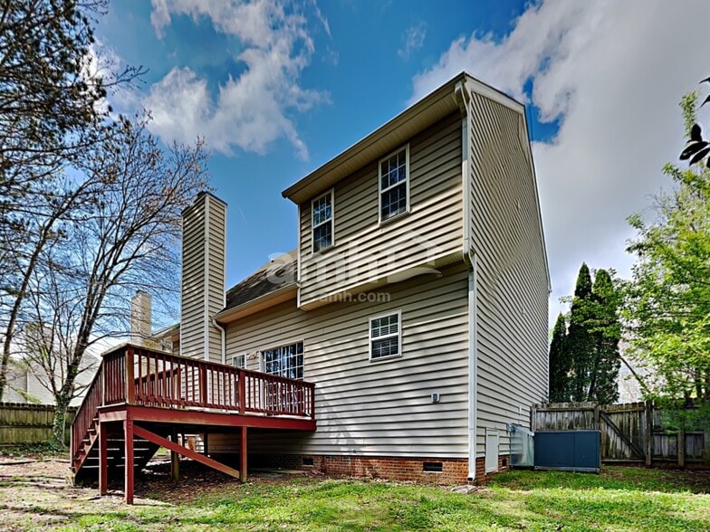 Building Photo - 2417 Appalachian Dr