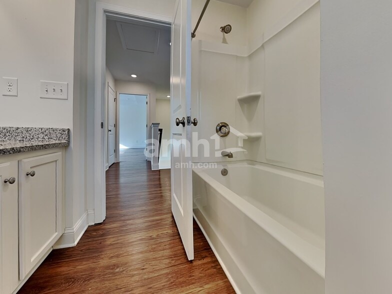 Building Photo - 401 Levon Ct