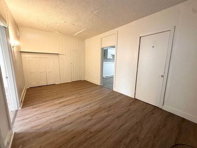 Building Photo - 31 N Hartley St