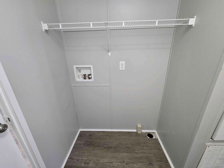 Building Photo - 709 N Collins Fwy