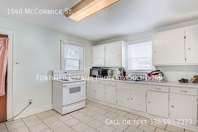 Building Photo - 1540 McCormick St