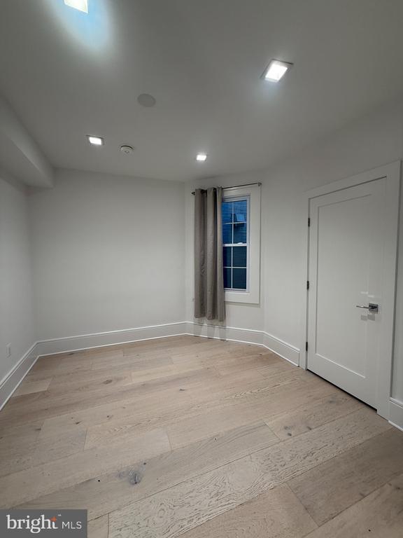 Building Photo - 1664 Avon Pl NW