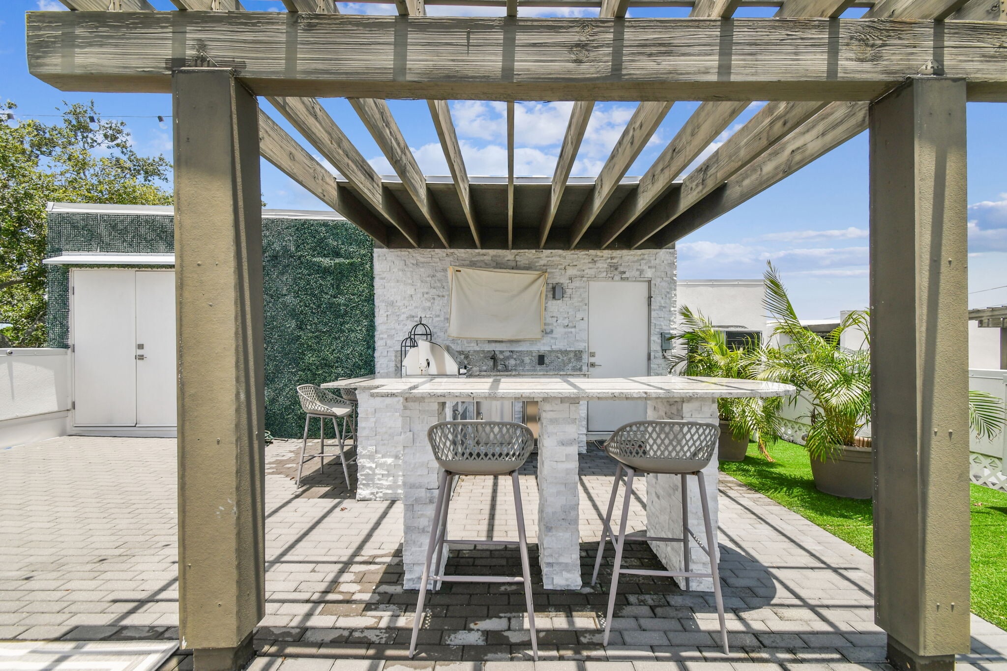 Building Photo - 3100 W Paul Ave