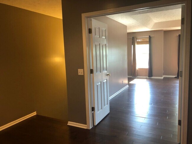 Building Photo - Home for rent in Bellevue!