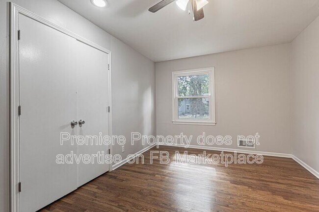 Building Photo - 10727 W 101st Terrace