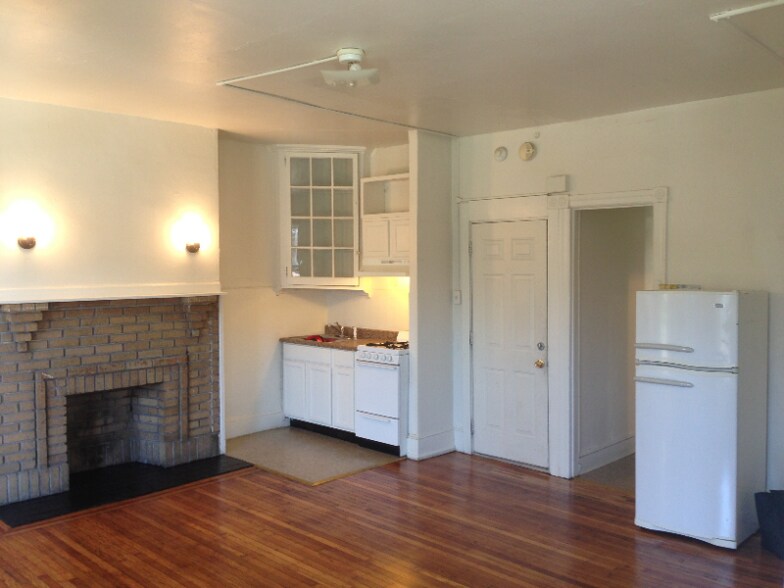 Primary Photo - 630 S 48th St