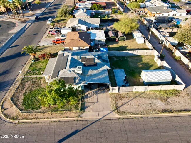 Primary Photo - 1100 N Brown Ave