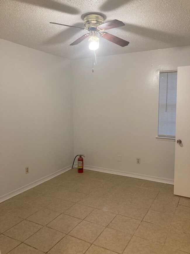 Building Photo - Gulfport 3 Bedroom