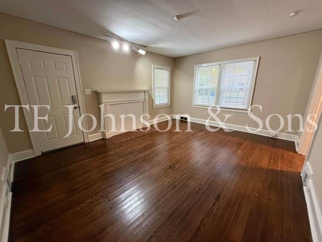 Building Photo - Charming Home with Character and Modern Comfort