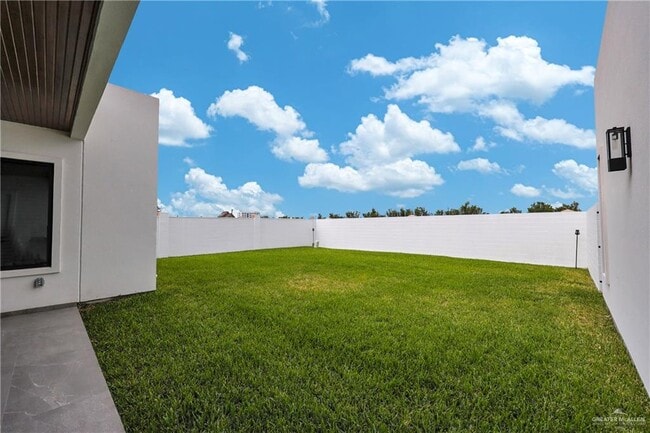 Building Photo - 20 Sheffield St