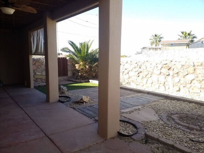 Building Photo - AVAILABLE NOW:  Over-55 Town House for Rent