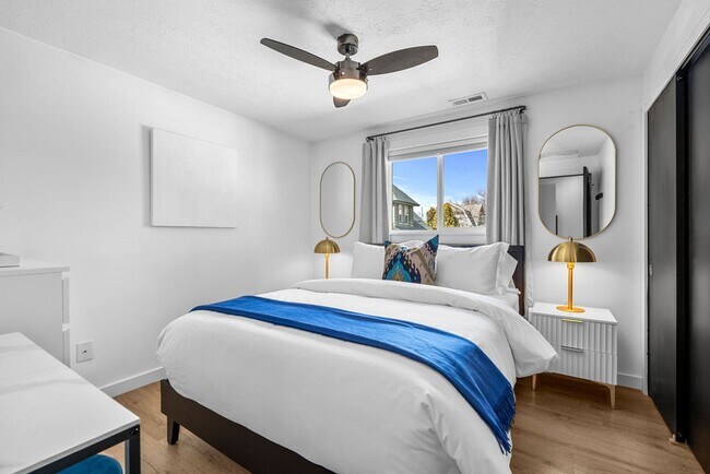 Building Photo - Modern 2BR Suite – Newly Furnished, Pet-Fr...