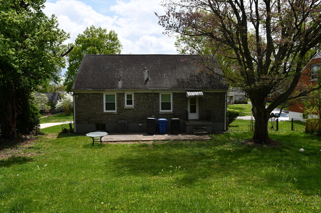 Building Photo - 181 St James Dr