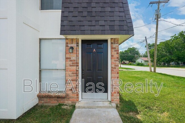 Building Photo - 406 Noble Ave