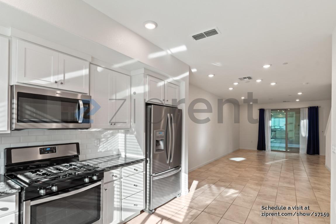 Building Photo - 25390 Parklane Dr