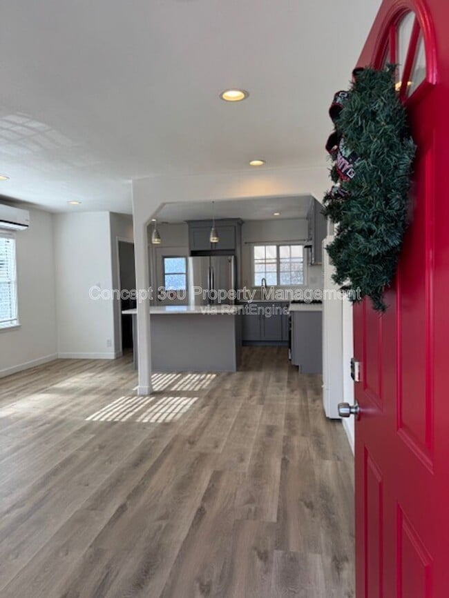 Building Photo - 3211 Park Ln