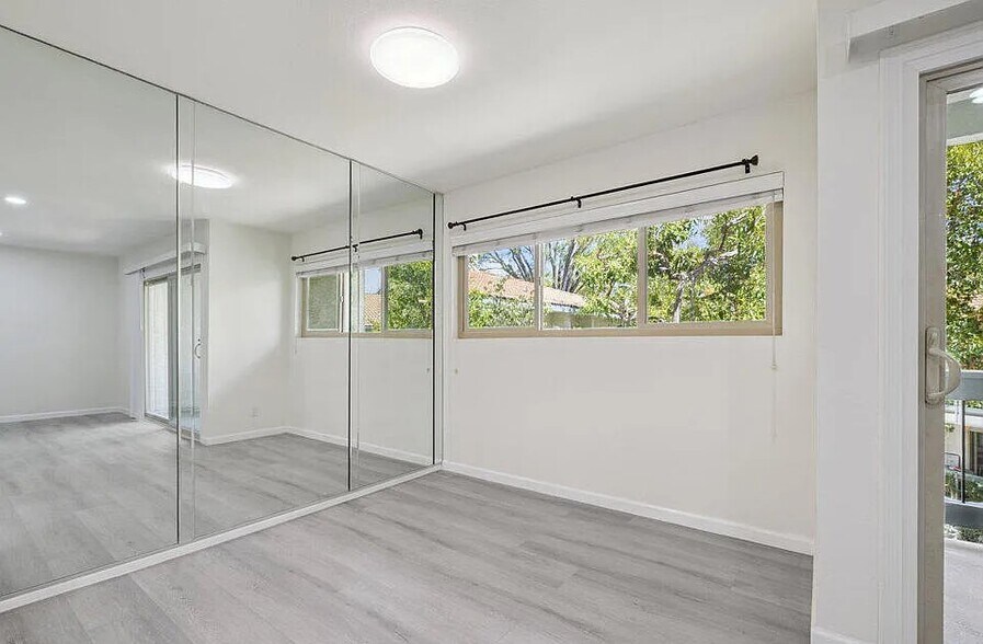 Building Photo - 4716 Park Granada