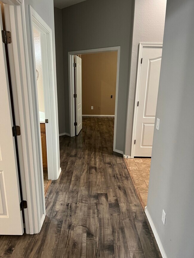 Building Photo - 25 S Quinn Cir