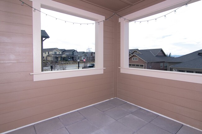 Building Photo - Liberty Lake Stonehill Luxury Condo in the...