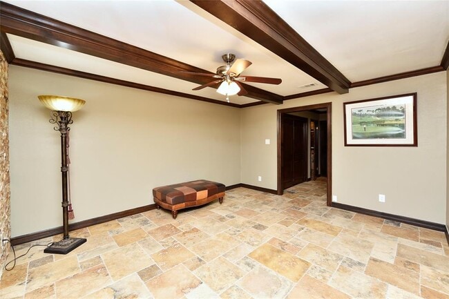 Building Photo - 2802 S Doral Dr