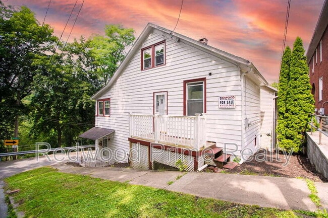 Building Photo - 925 Coleman Ave