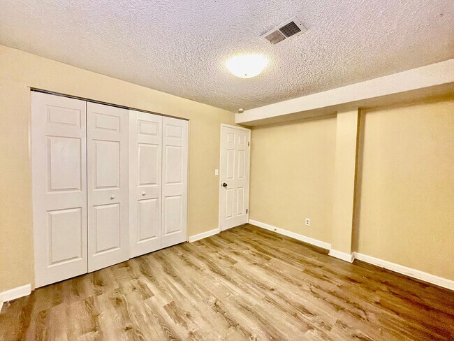 Building Photo - 5731 W 92nd Ave