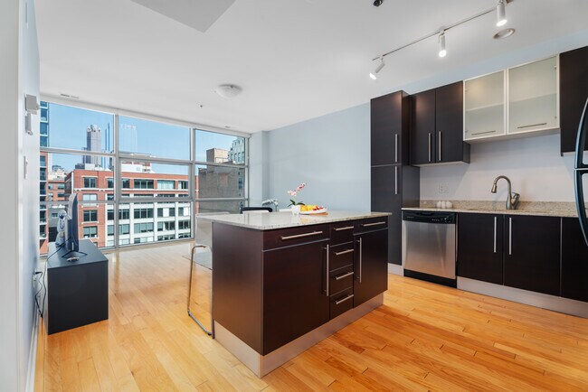 Building Photo - 225 S Sangamon St