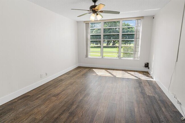Building Photo - 2691 S Course Dr