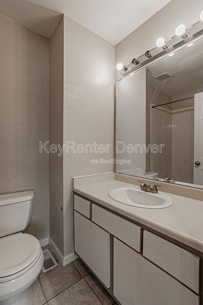Building Photo - 1099 S Walden Way