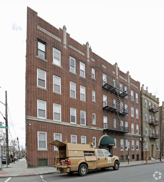 Building Photo - The Bergendy