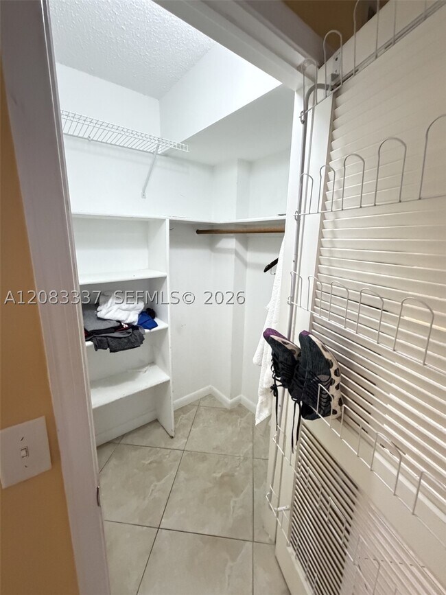 Building Photo - 9949 Sandalfoot Blvd