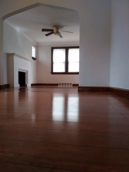 Building Photo - 8905 Lucerne Ct
