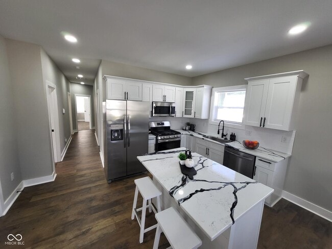 Building Photo - 822 N Gray St