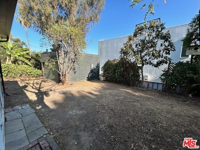 Building Photo - 2755 1/2 Angus St