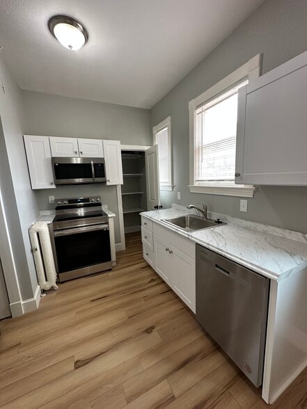 Kitchen, new appliances and counters - 725 N Tejon St