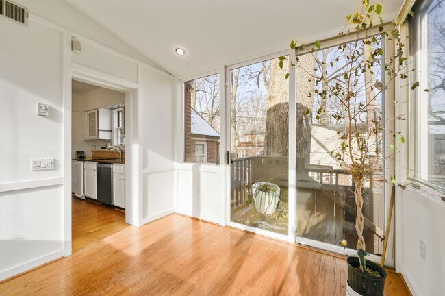 Building Photo - 5325 Chevy Chase Pky NW