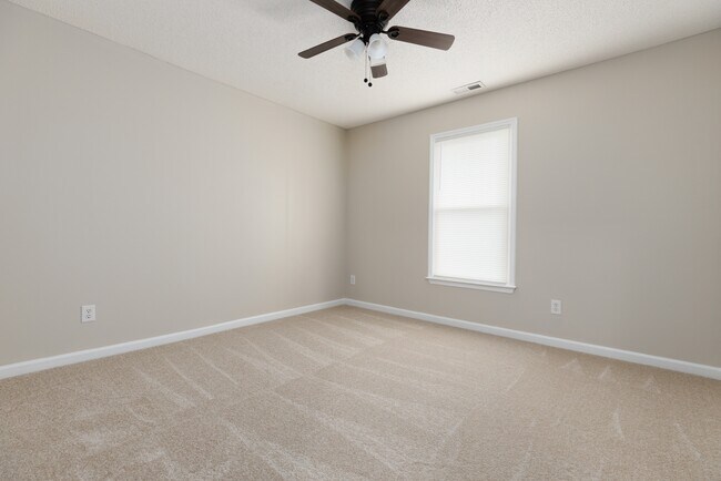 Building Photo - 102 Bordeaux Ln