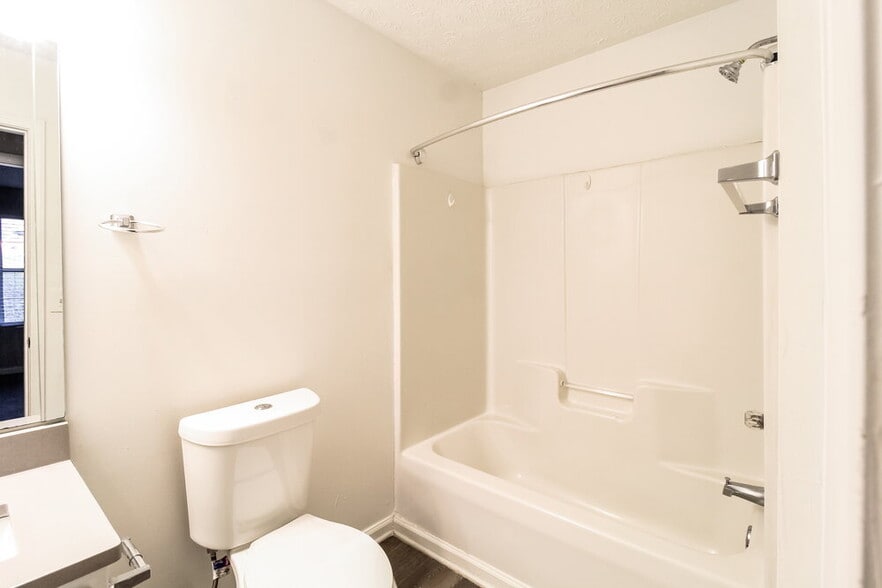 Building Photo - 39 Fairview Dr