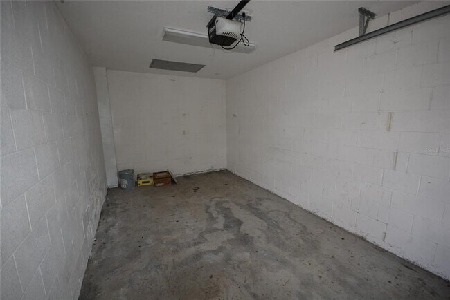 Building Photo - 9441 Myrtle Creek Ln