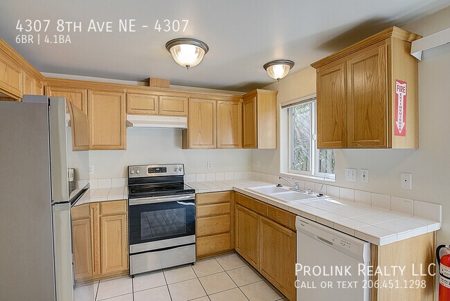 Building Photo - 4307 8th Ave NE