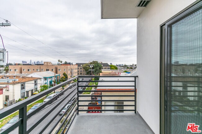 Building Photo - 1227 N Berendo St