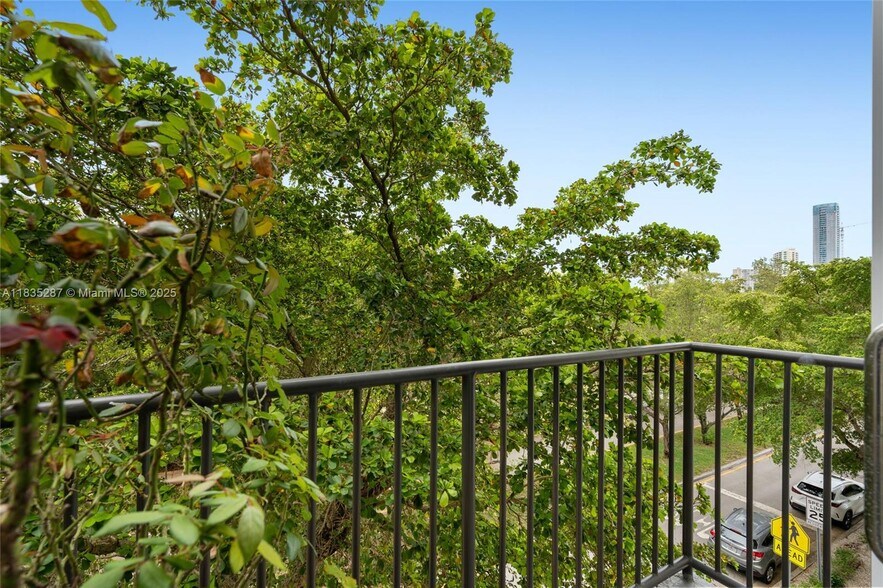 Building Photo - 2701 SW 3rd Ave